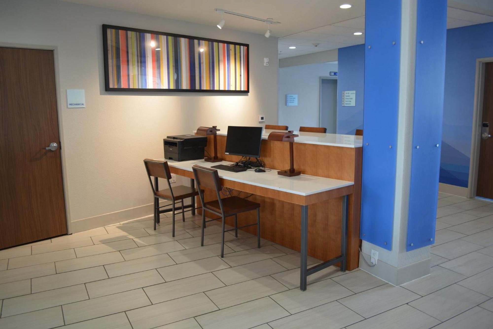 Holiday Inn Express & Suites ลิเบอรัล ภายนอก รูปภาพ