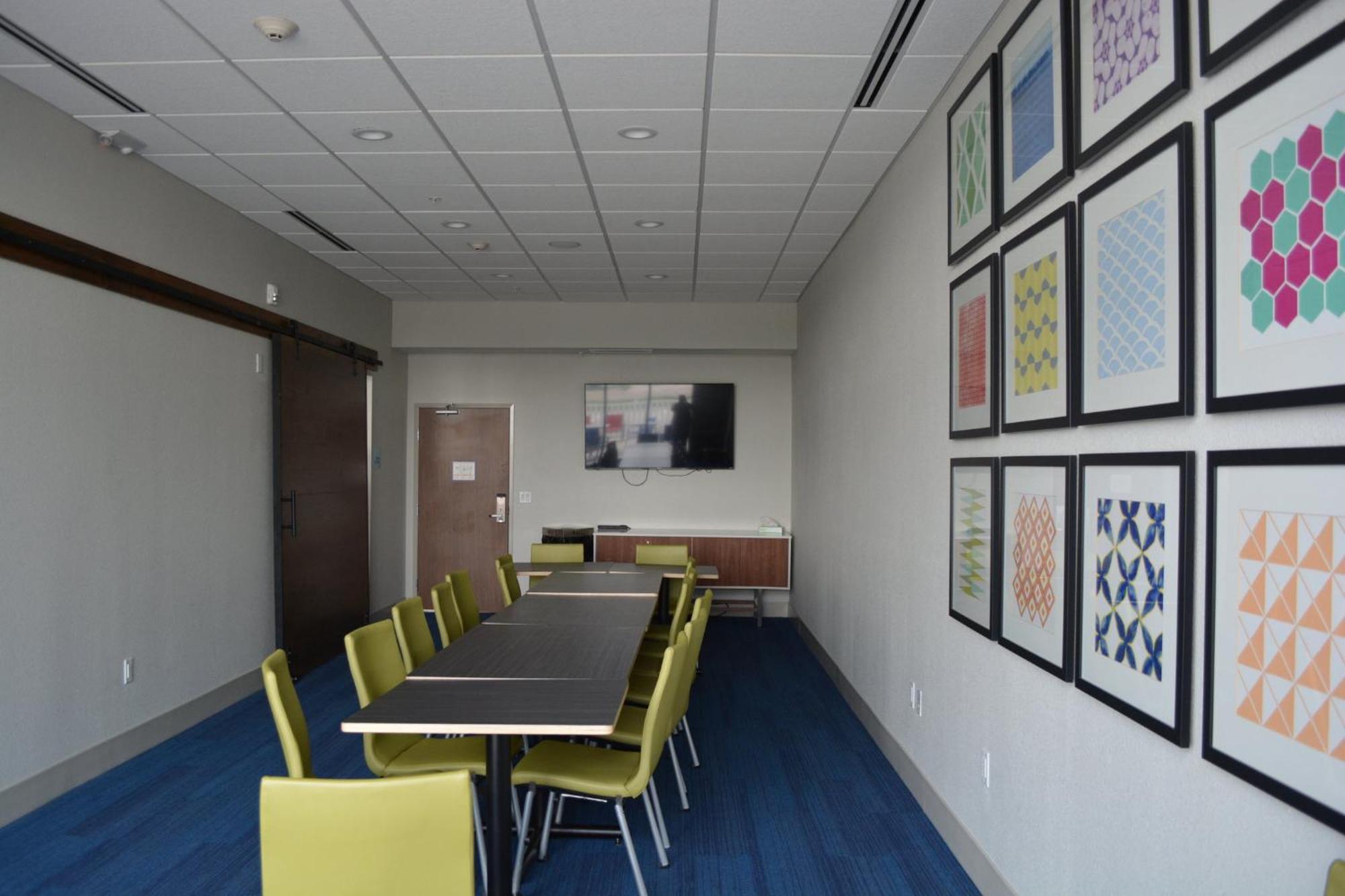 Holiday Inn Express & Suites ลิเบอรัล ภายนอก รูปภาพ
