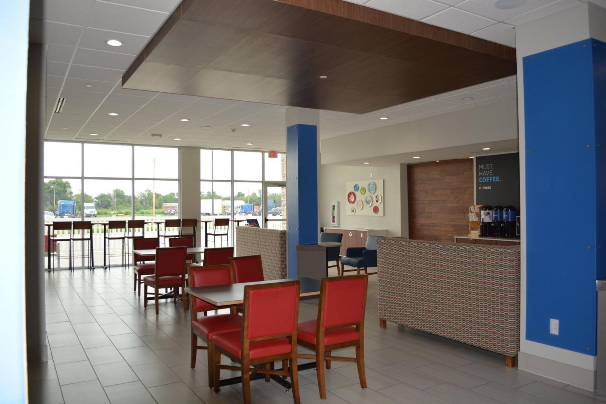 Holiday Inn Express & Suites ลิเบอรัล ภายนอก รูปภาพ