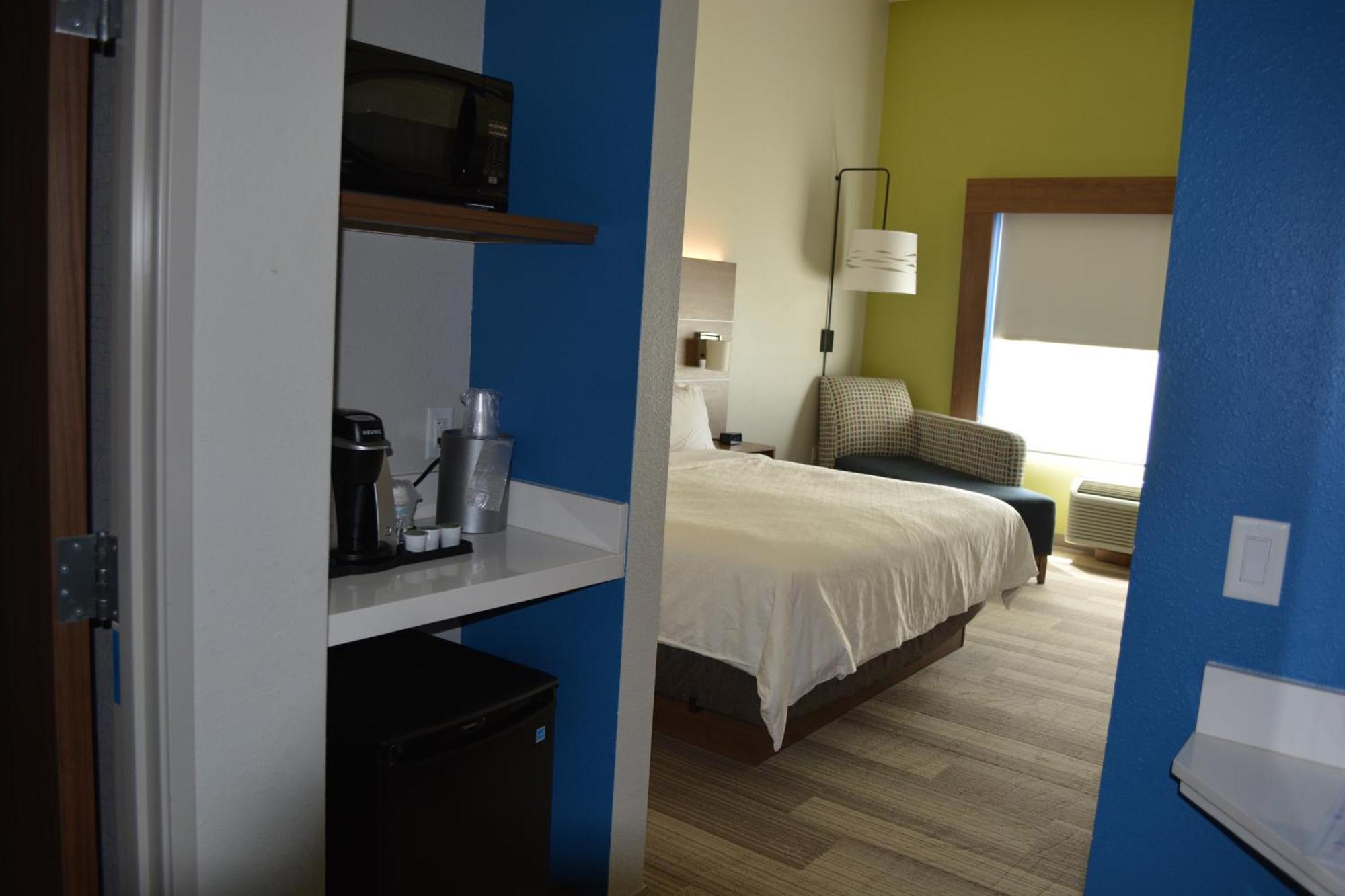 Holiday Inn Express & Suites ลิเบอรัล ภายนอก รูปภาพ