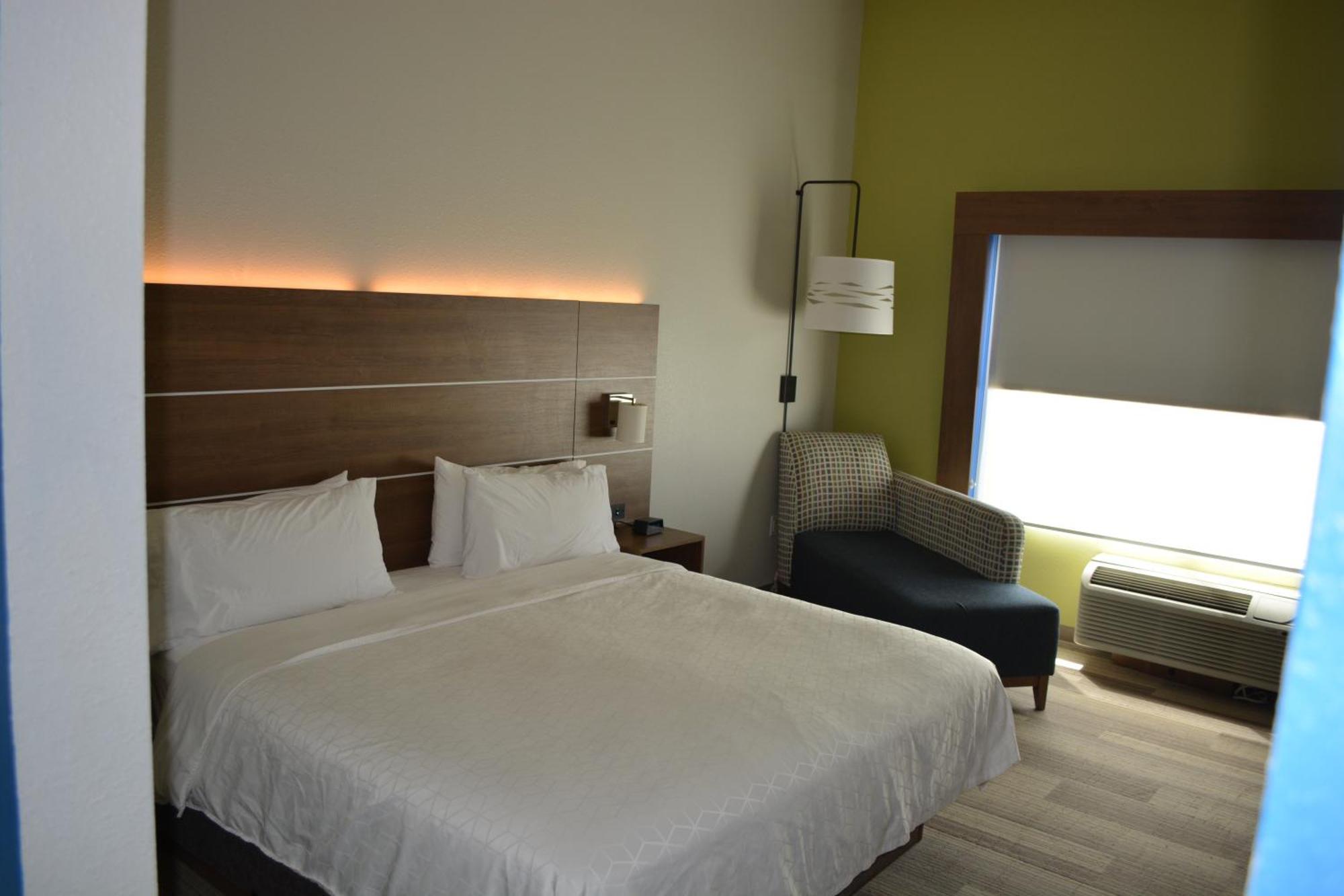 Holiday Inn Express & Suites ลิเบอรัล ภายนอก รูปภาพ