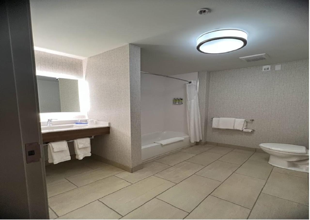 Holiday Inn Express & Suites ลิเบอรัล ภายนอก รูปภาพ