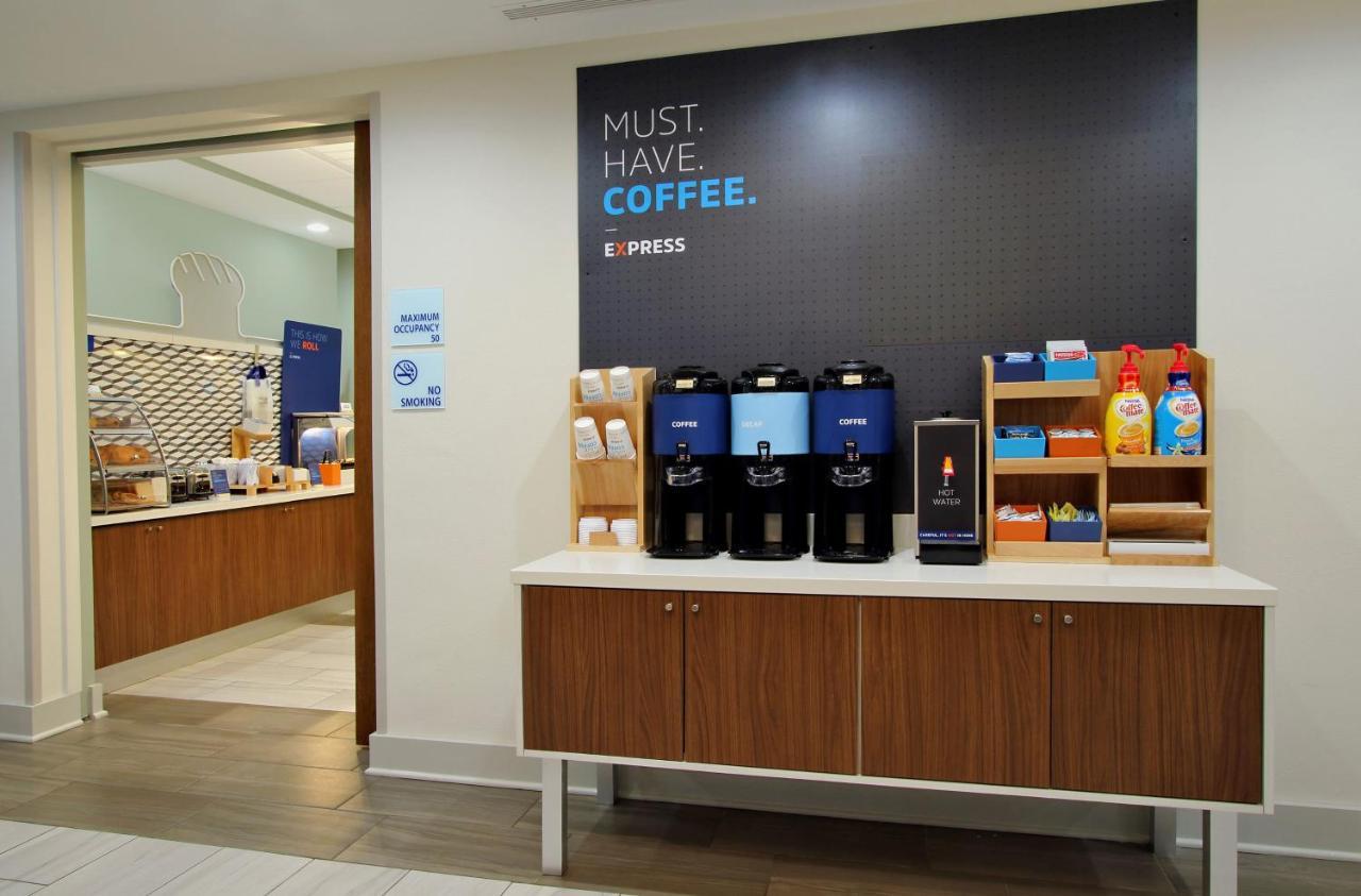 Holiday Inn Express & Suites ลิเบอรัล ภายนอก รูปภาพ