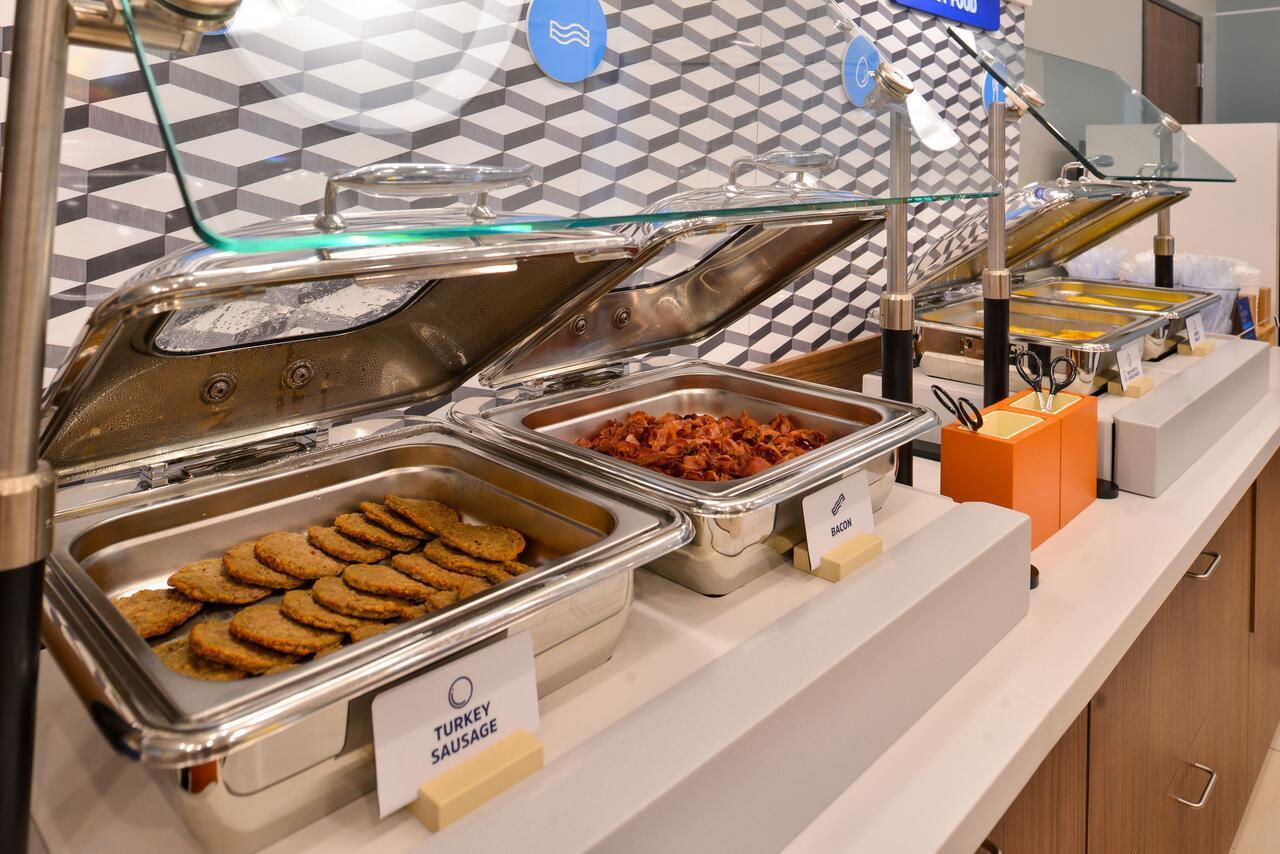 Holiday Inn Express & Suites ลิเบอรัล ภายนอก รูปภาพ